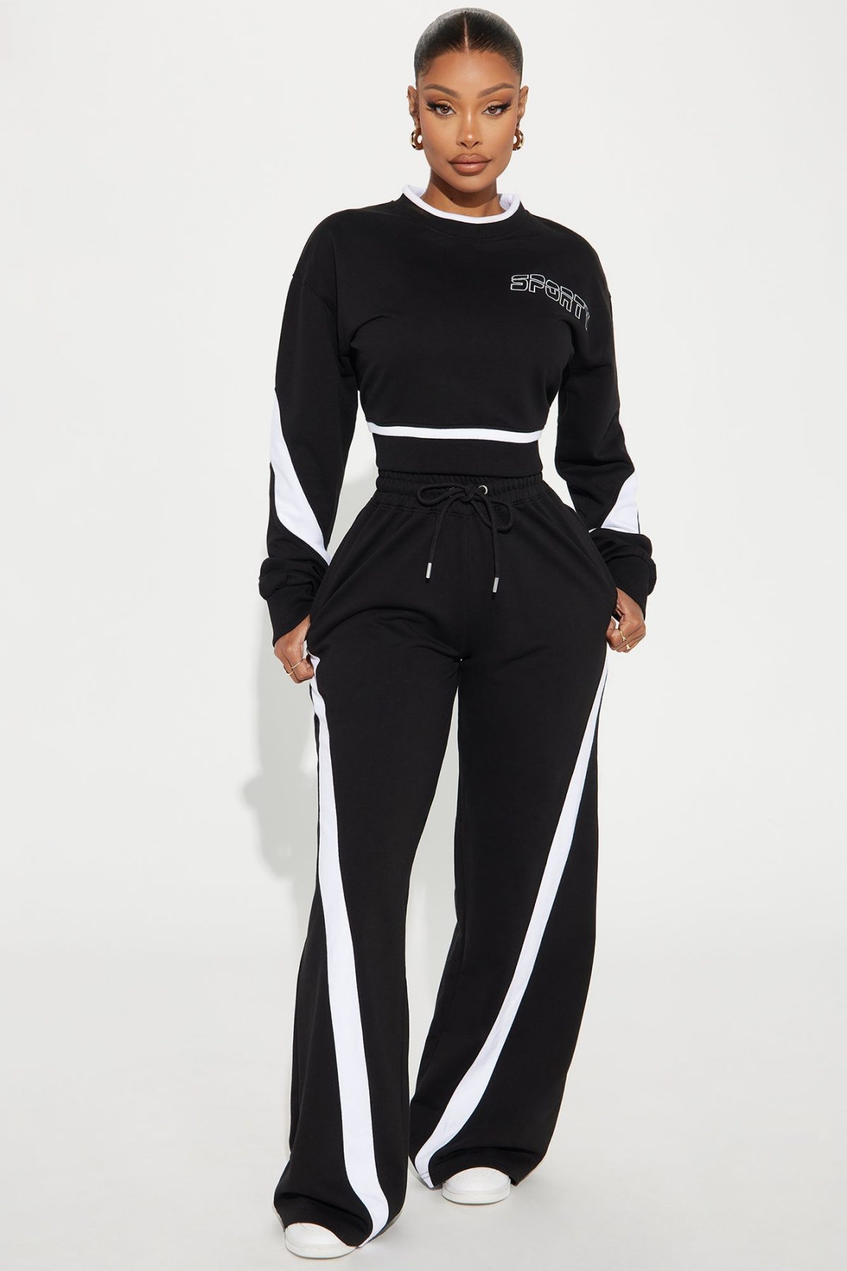 Sporty And Flirty Cropped Sweatshirt - Black/White