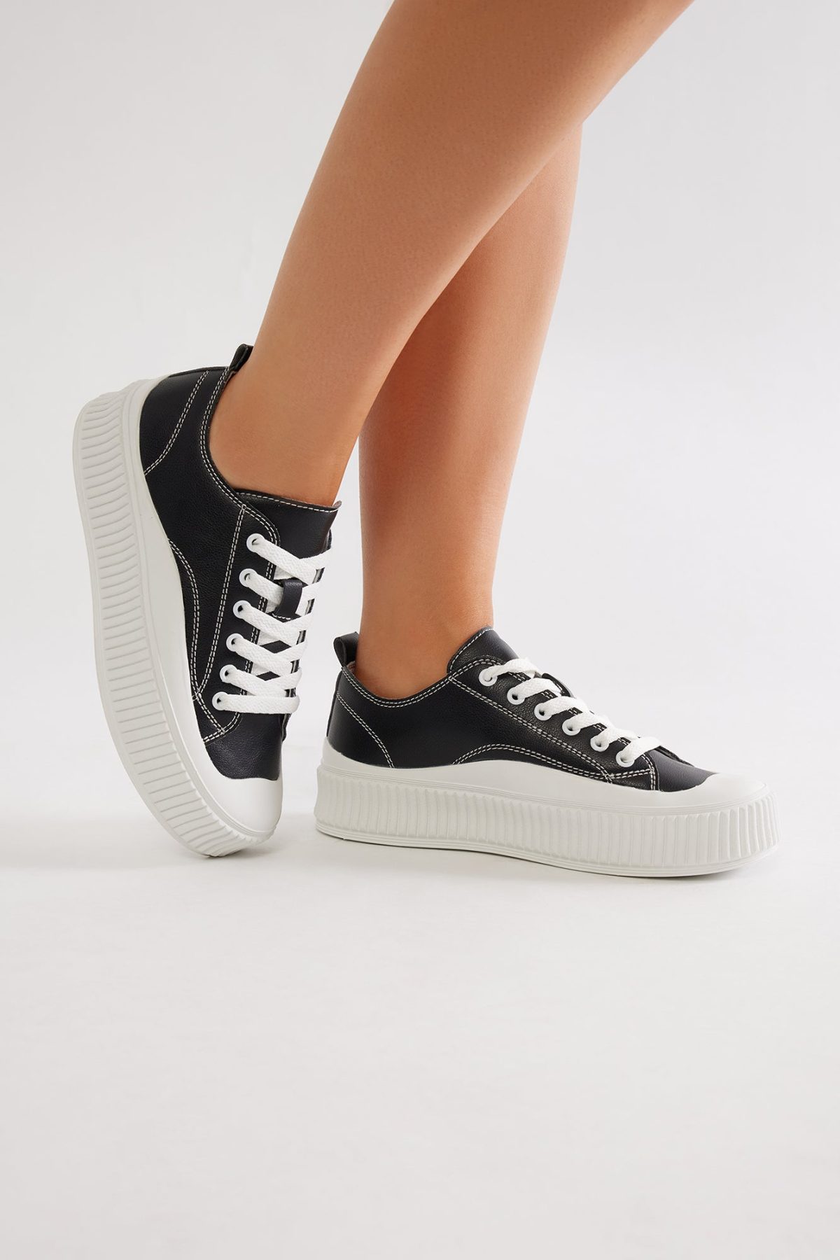 Keep It Simple Sneakers - Black