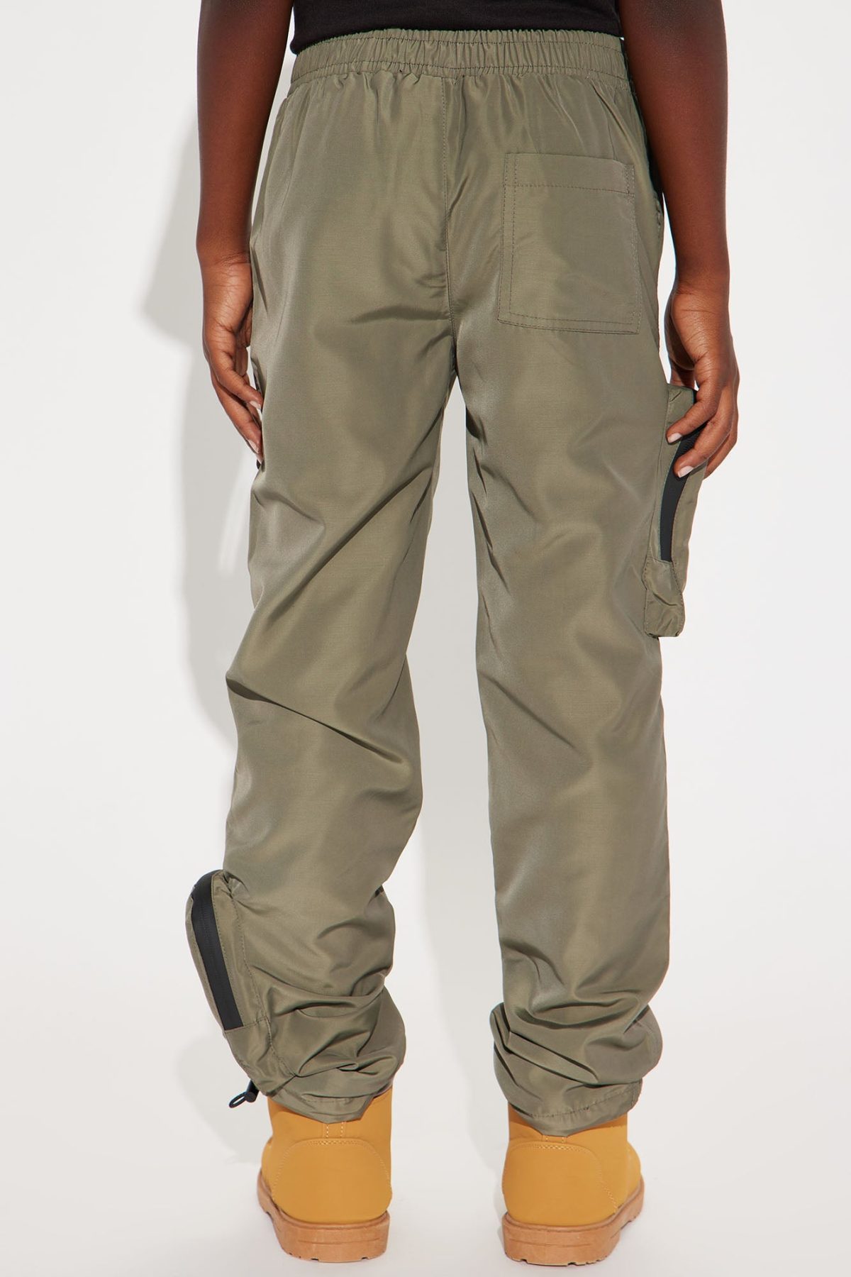 Mini Pockets Always Full Nylon Pant - Olive