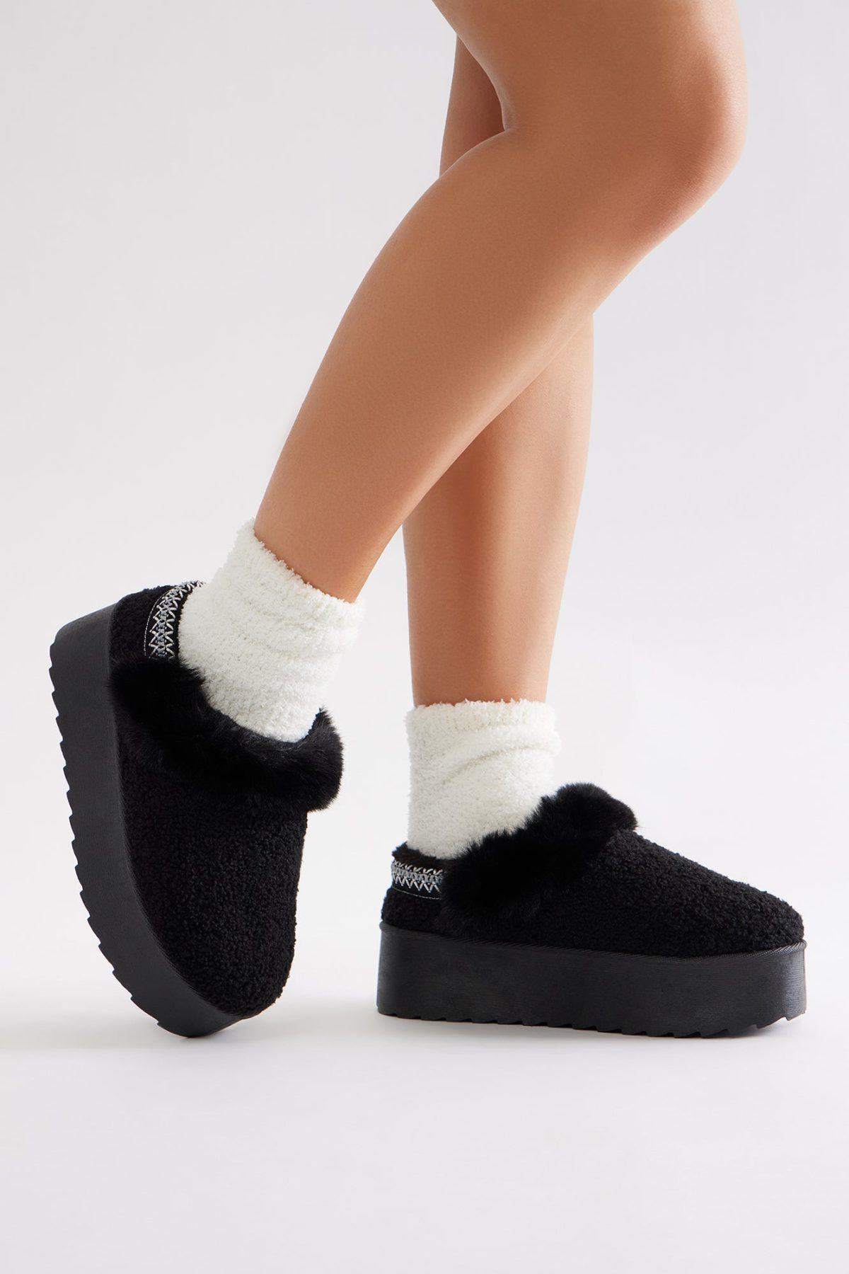 So Tuned In Platform Slippers - Black