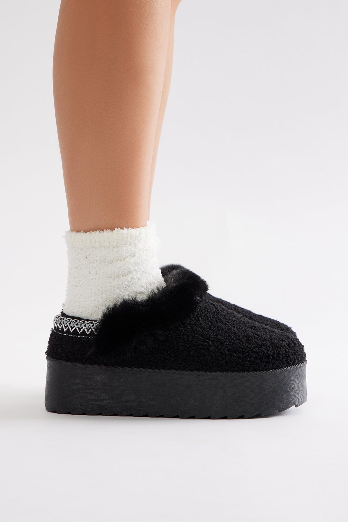 So Tuned In Platform Slippers - Black