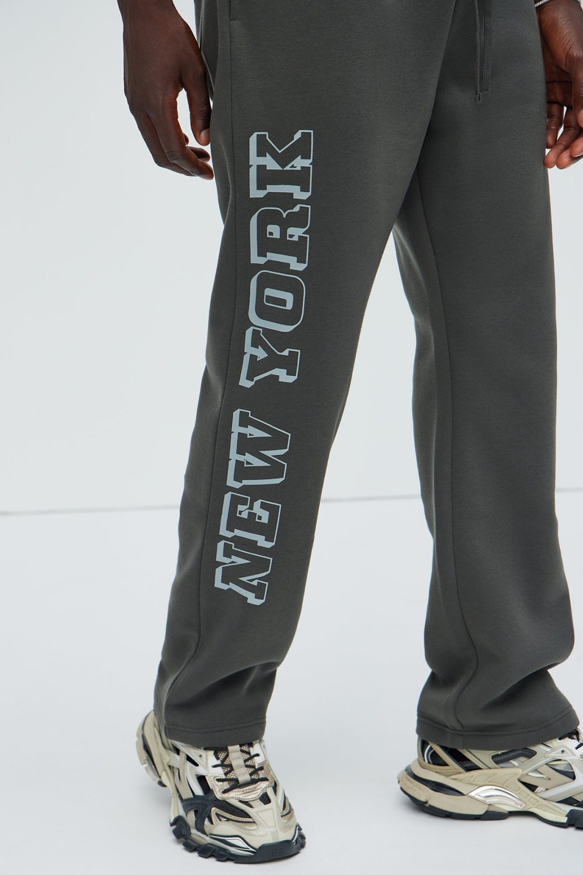 The City That Never Sleeps Sweatpant - Black