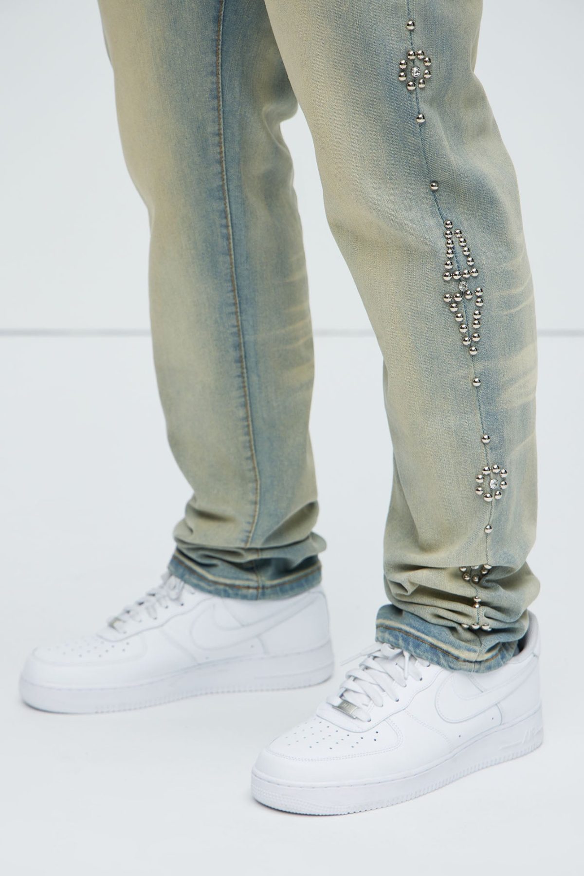 Party Like A Rockstar Slim Jeans - Medium Wash