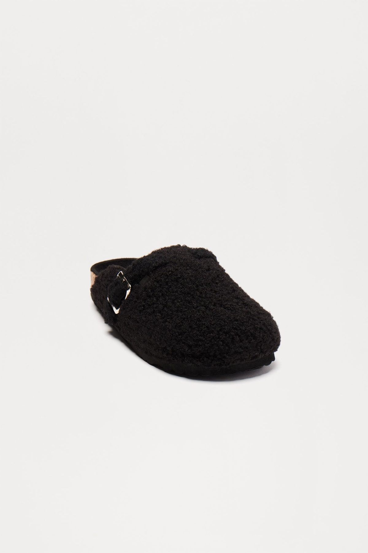 Leo Sherpa Slides - Black