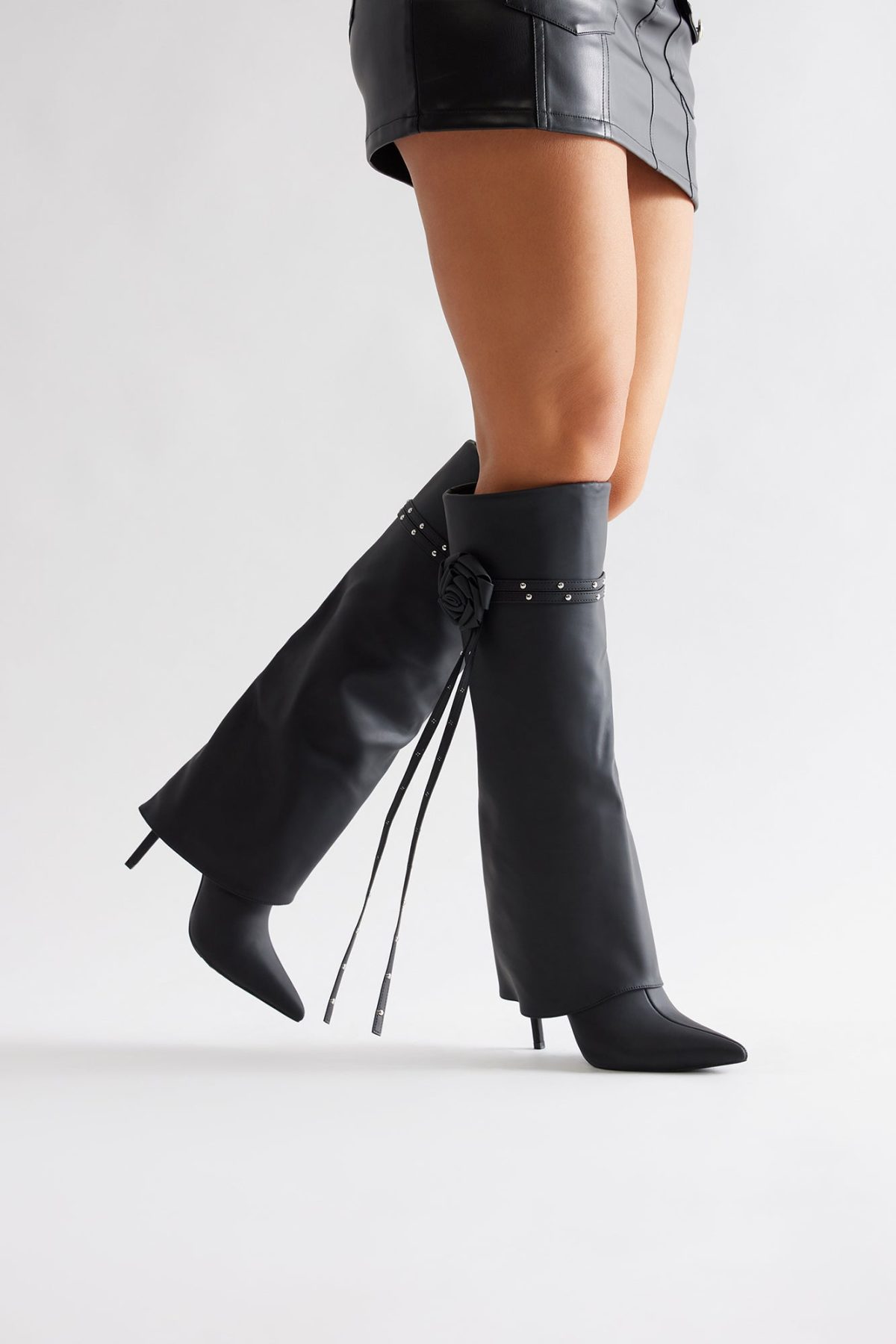 Keep The Roses Overlay Boots - Black